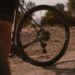 Pneu Vélo Gravel Continental Terra Trail ProTection 650/700 - Tubeless Ready -VTT électrique semi-rigide Soldes Magasin Terra Trail Protect mise en situation