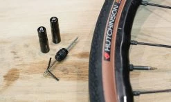 Kit De Réparation Tubeless Hutchinson - Outils Et Mèches 1.5+3mm -VTT électrique semi-rigide Soldes Magasin kit reparation tubeless avec meches hutchinson 3 494x294 85a49673 7d7f 4f45 a4d5 61f0f45e61e0