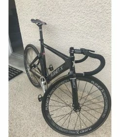 Vélo De Piste Autre Marque - 53 -VTT électrique semi-rigide Soldes Magasin a saisir vends velo de piste peu servi excellent etat 1